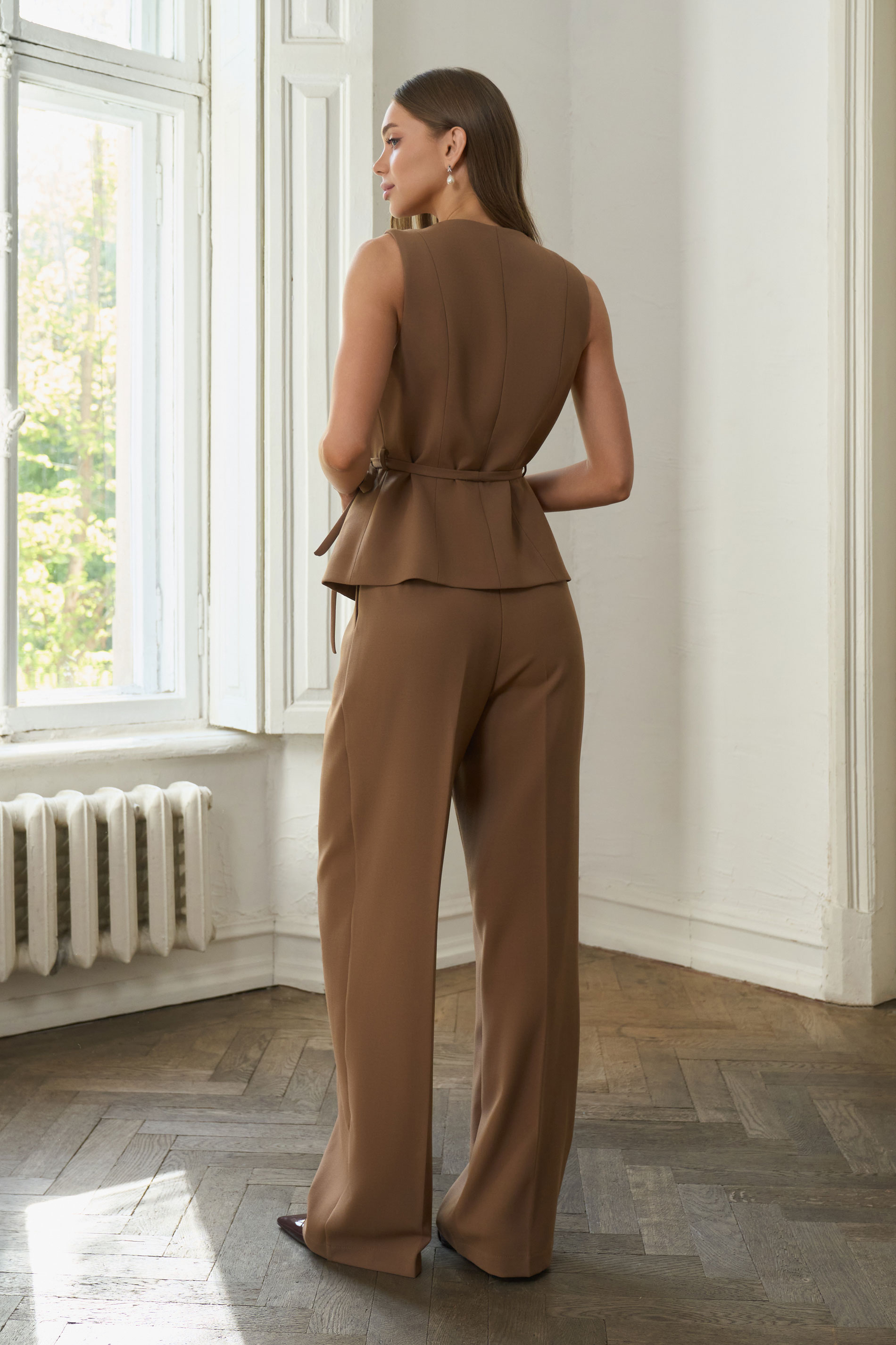 Жилетка из костюмной ткани асимметричного кроя BL62208